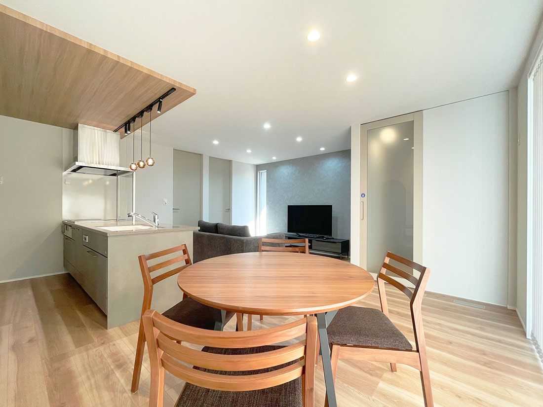 広々としたLDKの全景